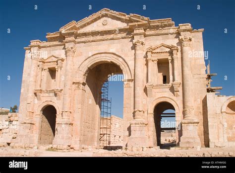 Hadrian's Arch, Jerash, Jordan Stock Photo - Alamy