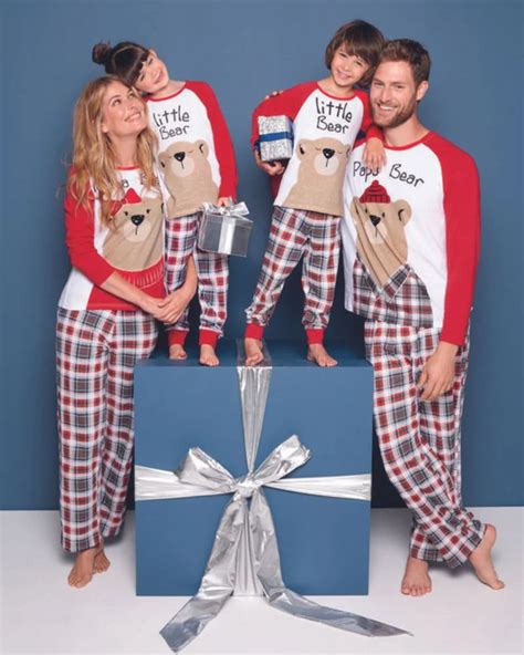 30+ Matching Family Christmas Outfits Ideas Try This Year - glowravishing