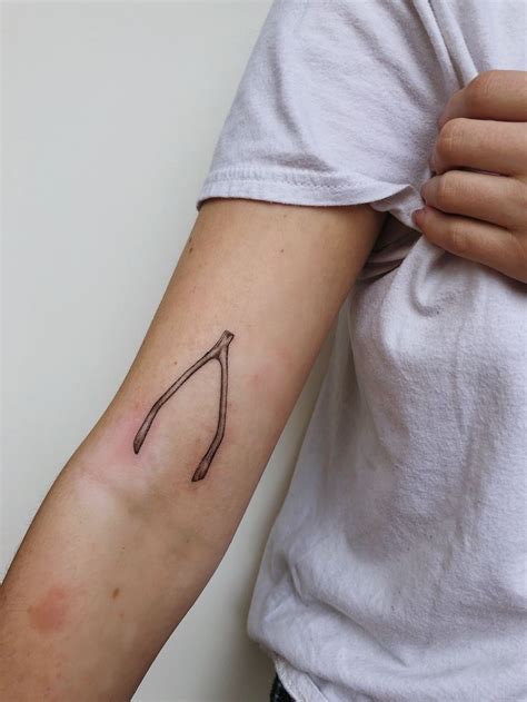 Wishbone tattoo | Wishbone tattoo, Tattoos, Minimalist tattoo