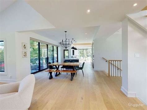 Contemporary Home With A 360 Degree View | Rent this location on Giggster