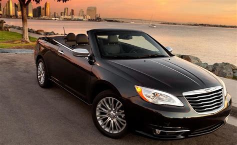 Chrysler 200 Convertible Photos and Specs. Photo: Chrysler 200 ...