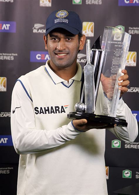 MS Dhoni holds aloft the series trophy | ESPNcricinfo.com