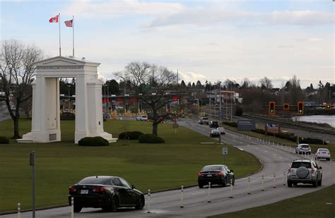 COVID-19: Canada-U.S. border closed to non-essential travel for ...