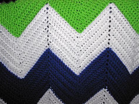 a notion to sew: Crochet Chevron Blanket