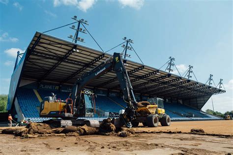 Oxford United Football Club - Kassam Stadium Pitch Construction | Fineturf