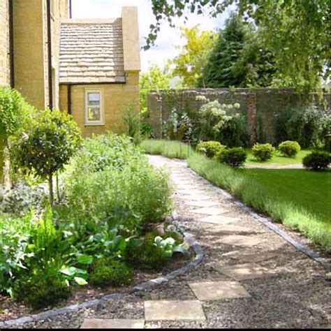 Cotswold garden with rooms jo wilde