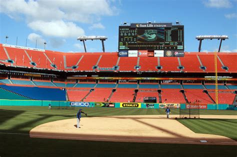 Ballpark Roadtrip: Sun Life Stadium - Photo 1 - Pictures - CBS News