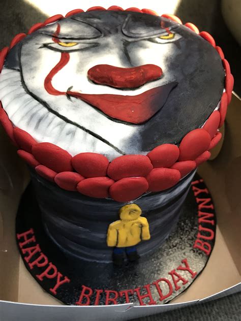 2017 "Pennywise" cake | Scary cakes, Clown cake, Birthday cake decorating