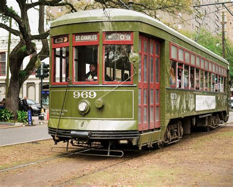 How to Take the St. Charles Streetcar in New Orleans