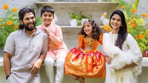 Allu Arjun celebrates Dussehra with wife Sneha and kids, shares adorable family photo - Movies News