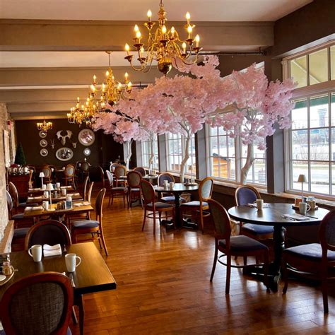 6 Best Restaurants in Niagara Falls According To a Local - TravelAwaits