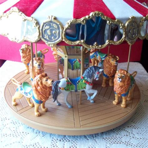 Hallmark Carousel Ride 2004 Music Lights Display w Six Majestic Lions ...