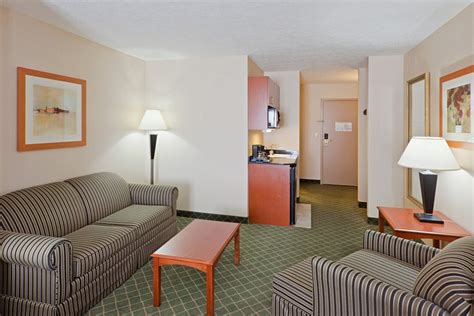 HOLIDAY INN EXPRESS & SUITES KENT - UNIVERSITY AREA, AN IHG HOTEL $113 ...