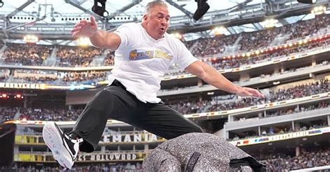 Shane McMahon spotted at baseball game; update on quads injury