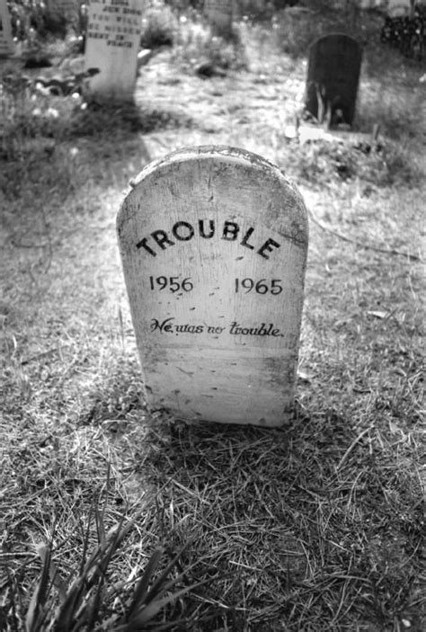 Funny Headstone Sayings That Will Make People Chuckle | LoveToKnow ...