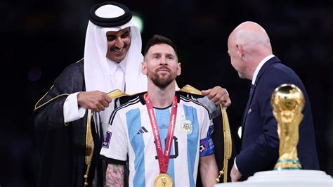 What was the black cloak Lionel Messi wore lifting the World Cup trophy? Arabic robe tradition ...