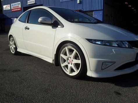 What are your opinion on white rims on a white car?