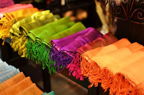 10 Best Souvenirs to Buy in Bangkok | Travelvui