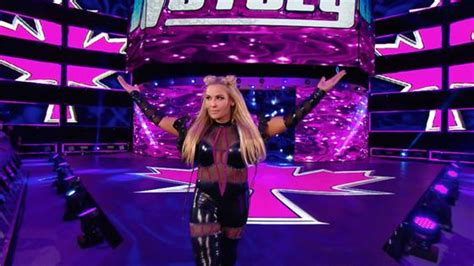 Nattie Fights For A Championship Title on Total Divas | E! News