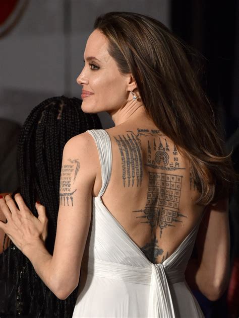 Top 45+ angelina jolie tatuajes - Abzlocal.mx