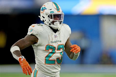 Jeff Wilson Jr. injury update: Dolphins RB game-time decision for Week 15 vs. Bills - DraftKings ...