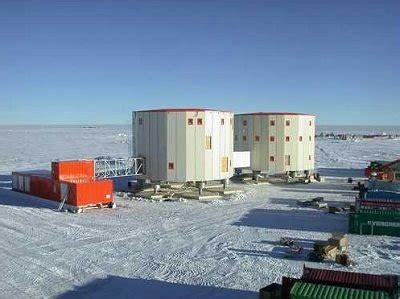 Space in Images - 2003 - 06 - Concordia Station in Antarctica