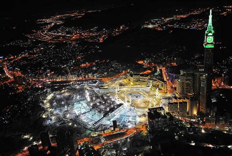 Night view of Mecca, Saudi Arabia [2000x1346] : r/CityPorn