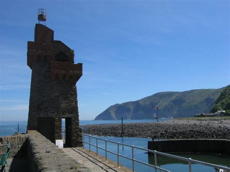 Lynmouth Beach - Photo "Lynmouth Harbour entrance" :: British Beaches