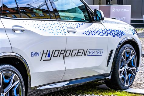 BMW takes a chance on hydrogen vehicles - Power Electronics News