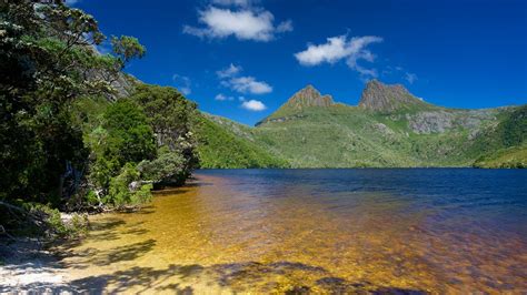 Dove Lake - Cradle Mountain, Tasmania Attraction | Expedia.com.au