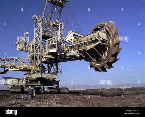 Excavation Machine Open air coal mine Stock Photo - Alamy