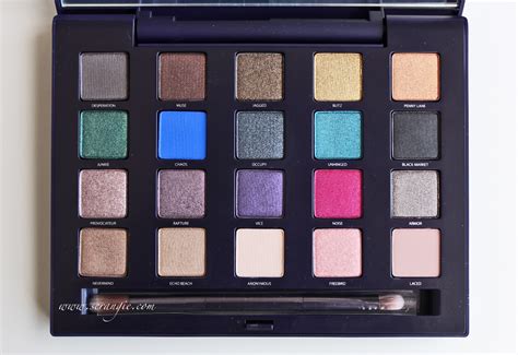 Scrangie: Urban Decay The Vice Palette Eyeshadow Palette Holiday 2012 Swatches and Review