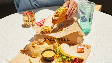 Taco Bell enters the value meal wars with its biggest deal ever | CNN ...