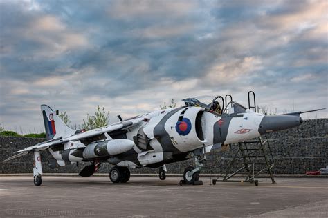 Harrier GR3 'Artic Warrior' (2048 x 1367) : r/WarplanePorn