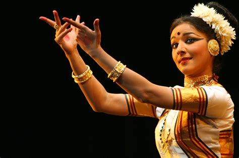 Mohiniyattam Dance - Grace and Elegance Personified