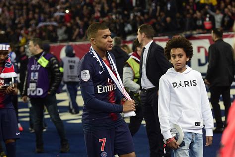 PSG announce new contract for Mbappe but it's not Kylian