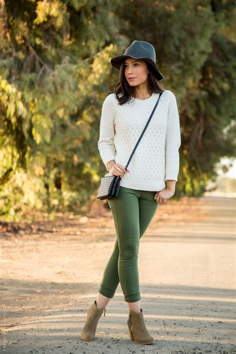 What to Wear With Olive Green Pants This Fall