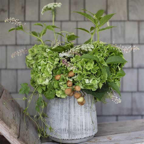 Our Favorite Hydrangea Arrangements | Flower Magazine