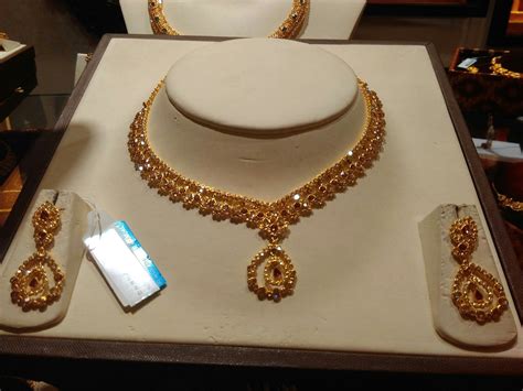 Tanishq Polki Jewellery Uncut Diamond Jewelry | Uncut diamond necklace, Gold fashion necklace ...