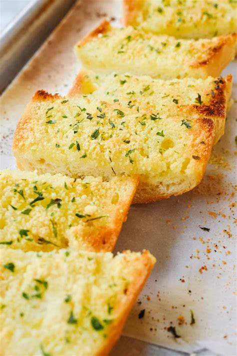 Easy Garlic Bread Recipe (10 minutes) | by Leigh Anne Wilkes