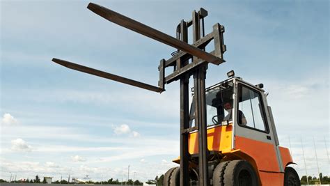 What You Should Know About Forklift Forks | FLC