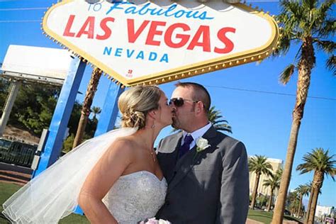 Las Vegas Sign Wedding - Fabulous Welcome to Las Vegas Sign