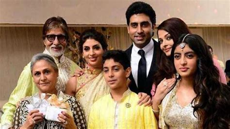 Amitabh Bachchan and family off to Russia, phones are their shared passion. See pics | bollywood ...