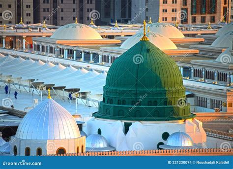 Green Dome of Prophet Mohammed in Masjid Nabawi Medina, Saudi Arabia ...