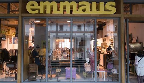 La boutique d'Emmaüs Défi | Paris store, Bric's, Emmaus paris