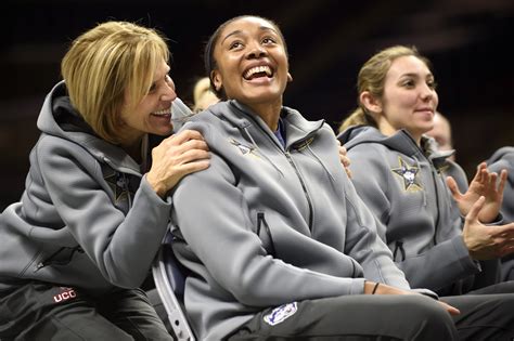 Chris Dailey, UConn mold women into strong leaders