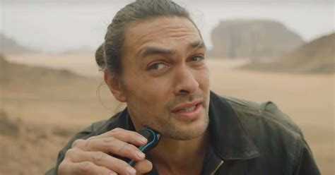 Jason Momoa shaves his beard, because plastic bottles are really bad ...