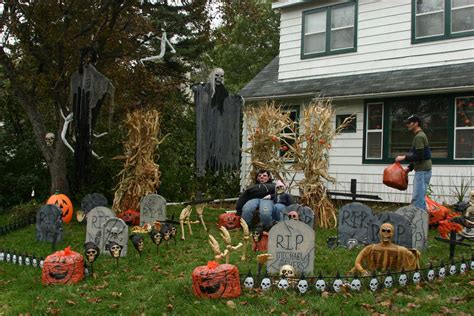 Descubrir 110+ imagen casas decoradas de halloween en estados unidos - Abzlocal.mx