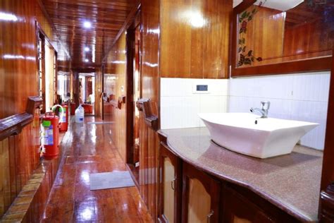 6 Bedroom Deluxe Alappuzha Houseboat - Alleppey Houseboat Club