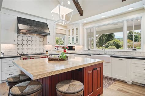 The red farmhouse - Farmhouse - Kitchen - San Francisco - by LMK Interiors | Houzz